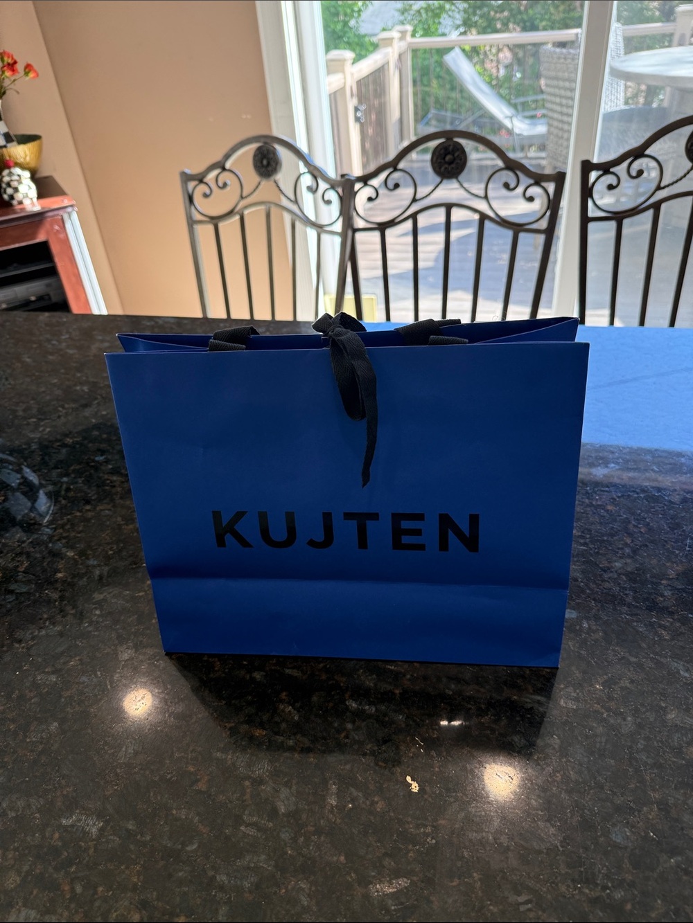 KUJTEN gift bag.